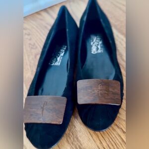 NEW Salvatore Ferragamo Black Suede Leather Flat Faux Wood Branded Accents Sz 9N